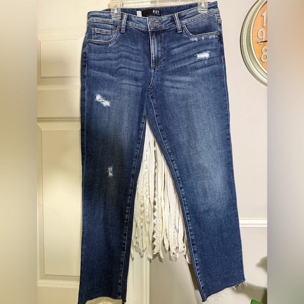 Kut from the Kloth Dark Blue Skinny Jeans with Light Distressing size 8
